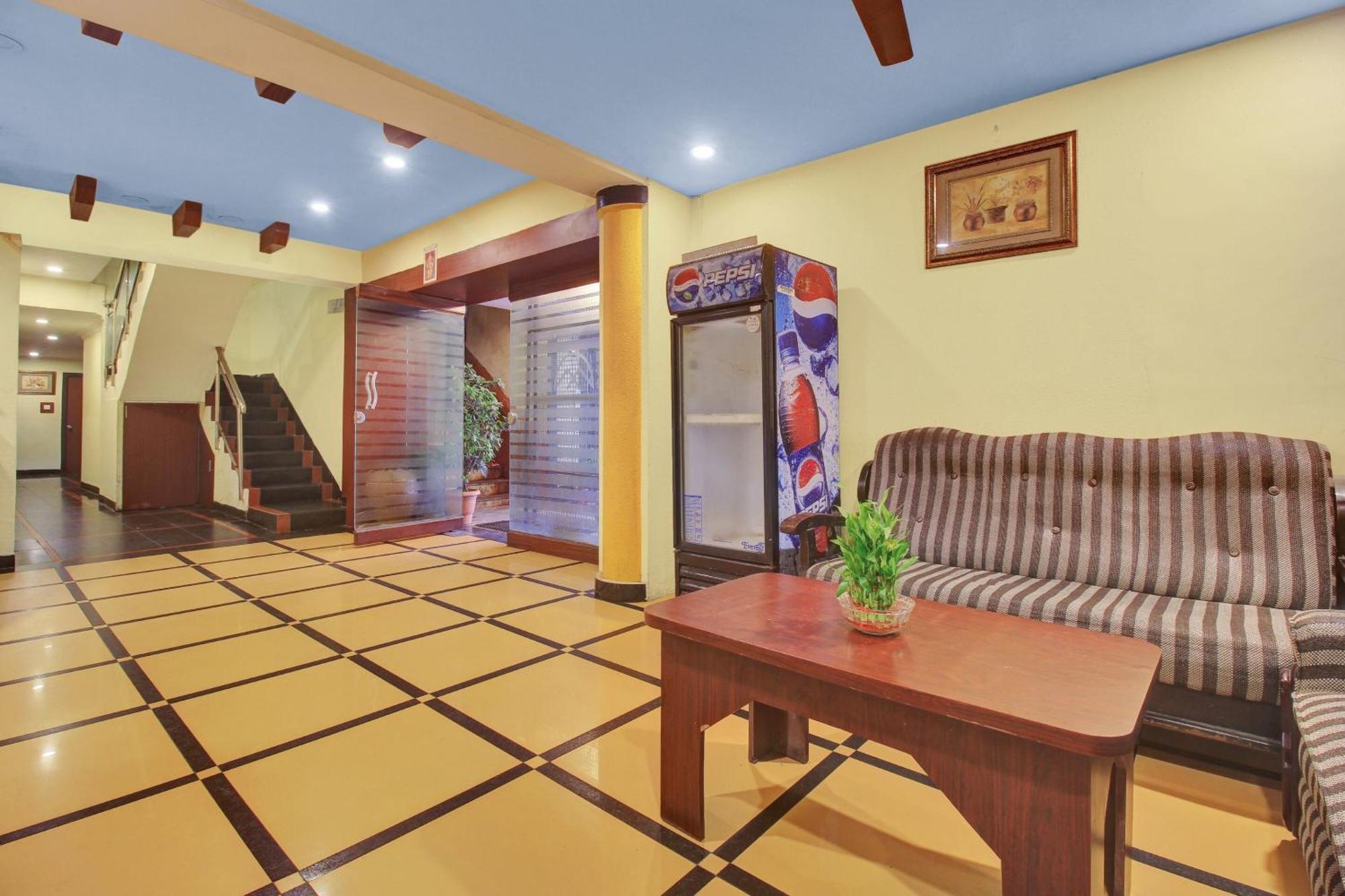 OYO 82030 Hotel Happy Rooms Hyderabad Exterior foto