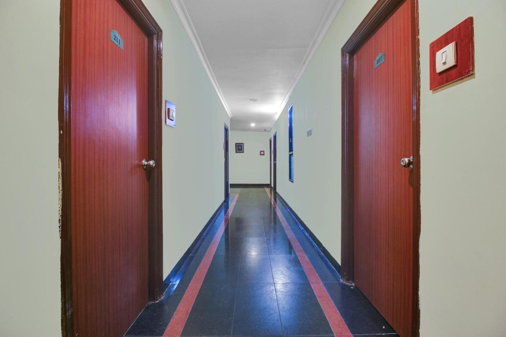 OYO 82030 Hotel Happy Rooms Hyderabad Exterior foto