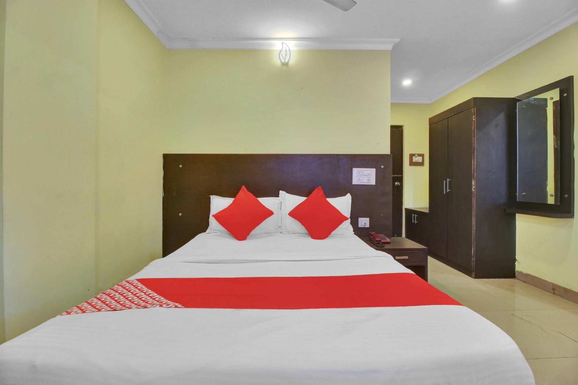 OYO 82030 Hotel Happy Rooms Hyderabad Exterior foto