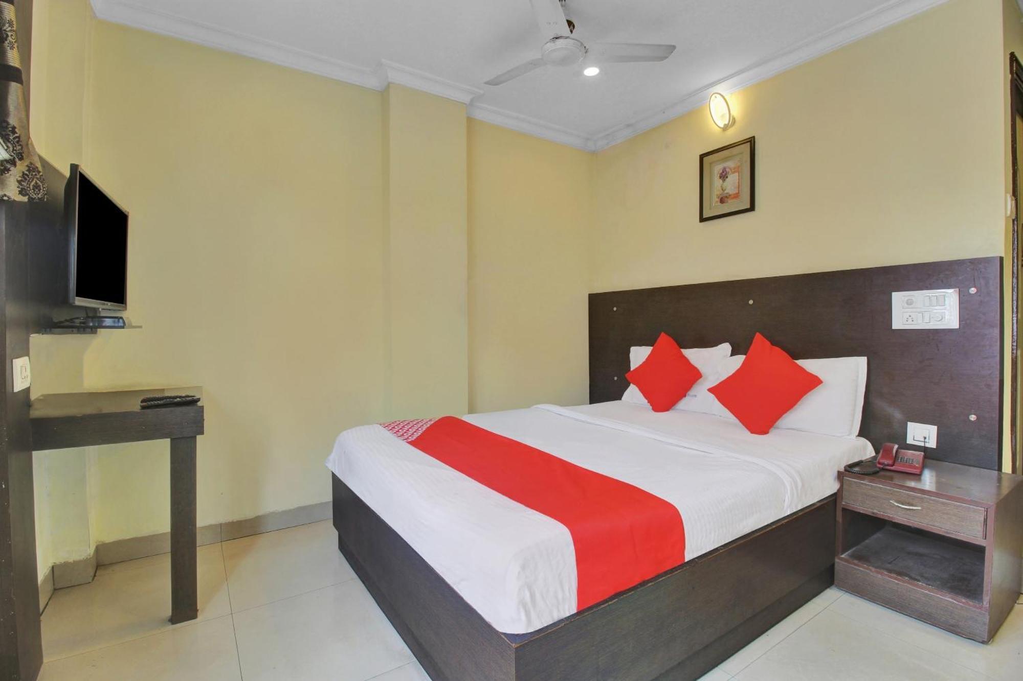 OYO 82030 Hotel Happy Rooms Hyderabad Exterior foto