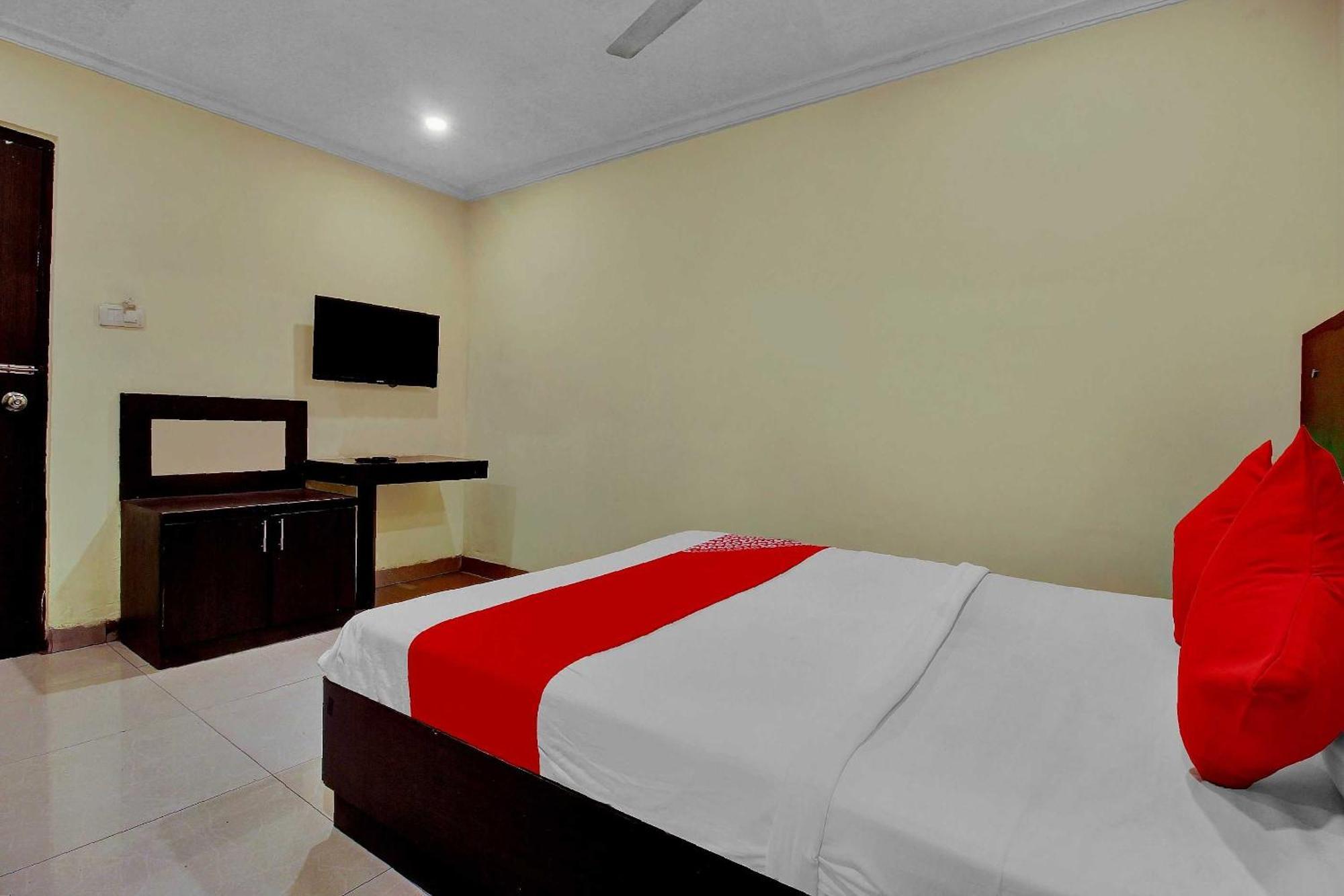 OYO 82030 Hotel Happy Rooms Hyderabad Exterior foto