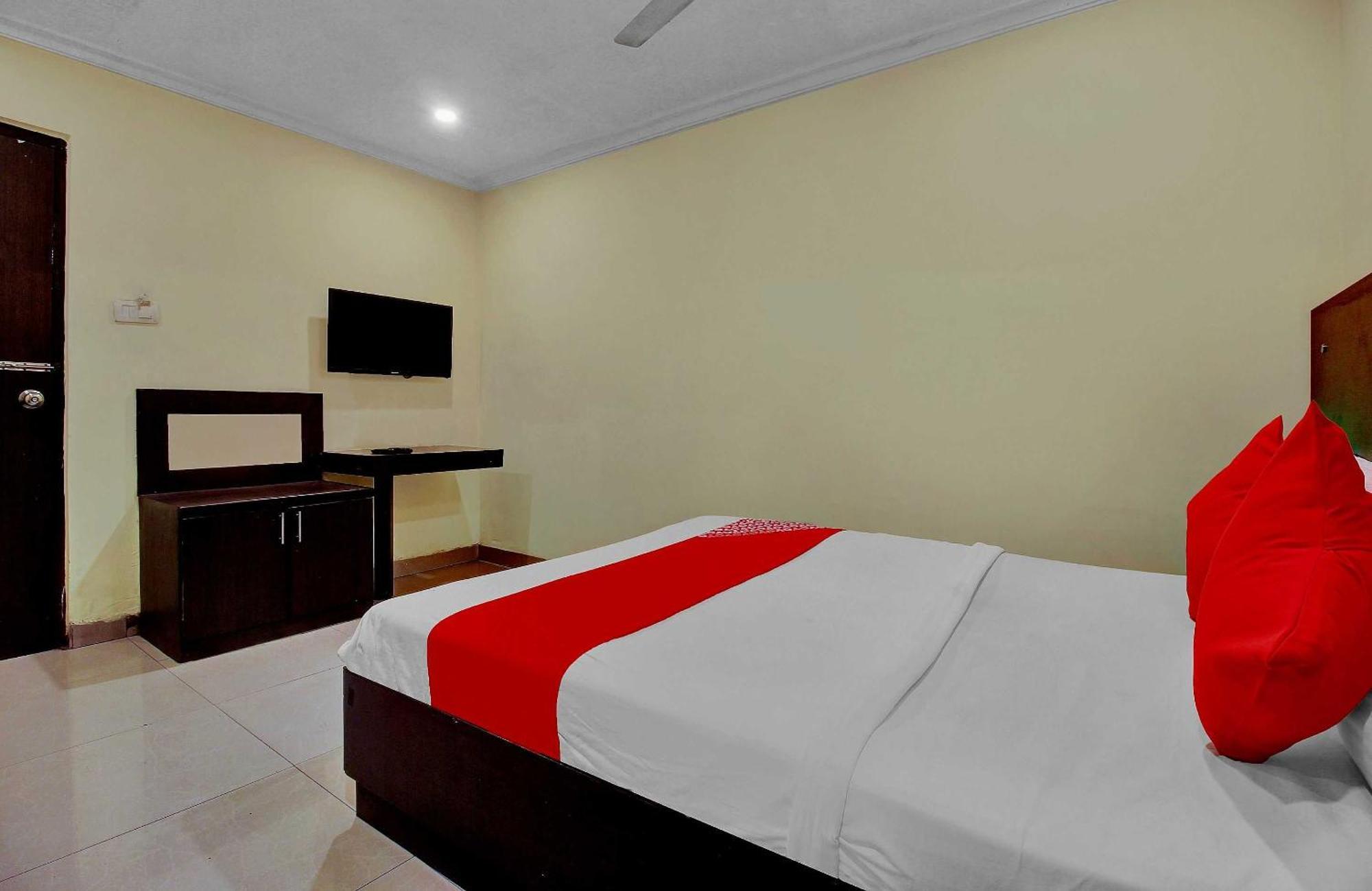 OYO 82030 Hotel Happy Rooms Hyderabad Exterior foto