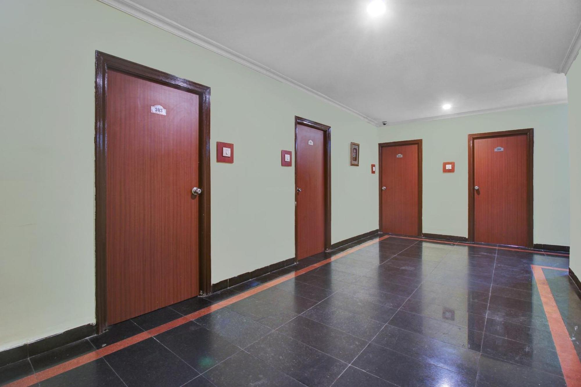 OYO 82030 Hotel Happy Rooms Hyderabad Exterior foto